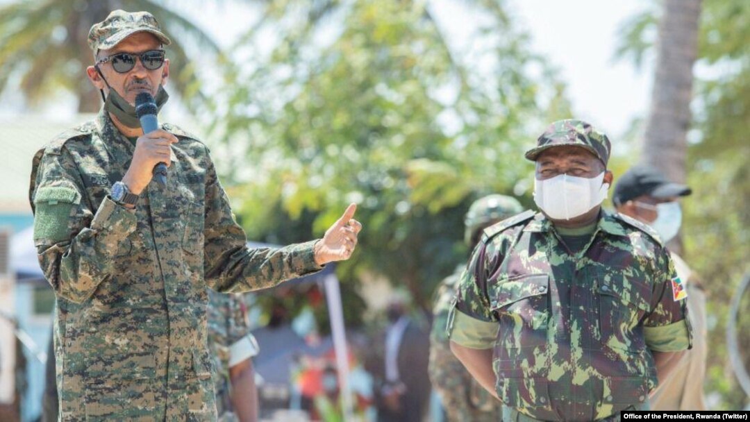 Perezida Paul Kagame w'u Rwanda na Mugenzi we Philip Nyusi wa Mozambike bageza ijambo ku ngabo z'u Rwanda n'iza Mozambike mu ntara ya Cabo Delgado izo ngabo ziheruka kwambura abarwanyi ba Kisilamu 24-9-2021