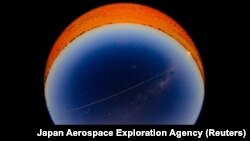 A fireball from Hayabusa2&#39;s capsule carrying the first extensive samples of an asteroid is seen as it reentered the Earth&#39;s atmosphere while it is observed at Coober Pedy, Australia.