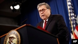 Jaksa Agung AS William Barr memberikan konferensi pers di Washington DC, Kamis (18/4).