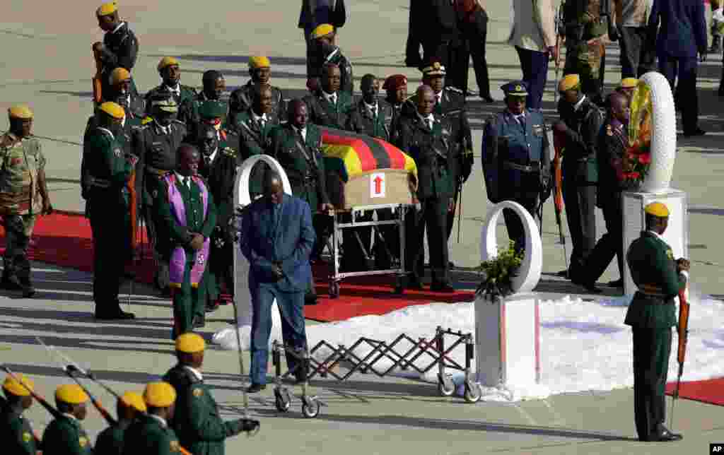 A coffin carrying the body of Zimbabwe&#39;s former ruler Robert Mugabe arrives from Singapore, at the RG Mugabe International Airport in Harare. The body of Mugabe will be displayed at historic locations for several days before burial.