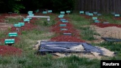 Graves are seen at Al-Barzakh Islamic Cemetery in Doswell, Virginia, May 10, 2013. Boston Marathon bombing suspect Tamerlan Tsarnaev is reportedly buried there.