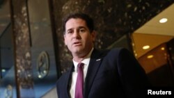 Ron Dermer, Duta Besar Israel untuk AS, memberikan keterangan kepada media seusai bertemu dengan Presiden terpilih Donald Trump di Trump Tower, New York, 17 November 2016. (REUTERS/Mike Segar).