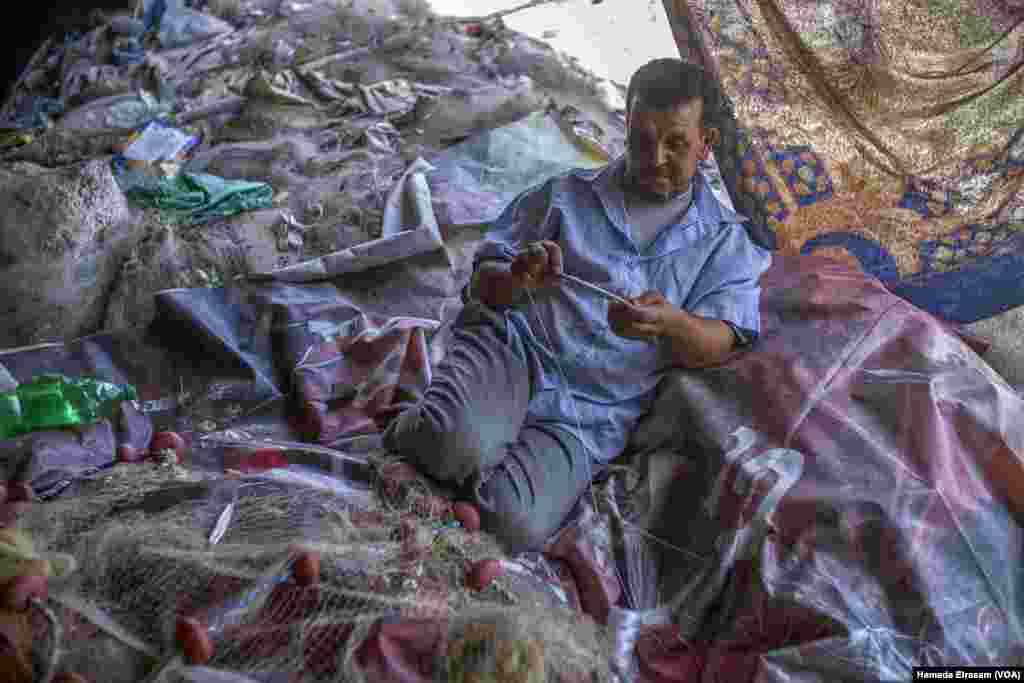 Adapting to the new reality has not been easy. “We are fishes in water. We will die if we leave al Max. Our lives are here,” says Rayes Alaa a fishnet maker.