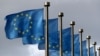 Флаги ЕС перед зданием штаб-квартиры Европейской комиссии в Брюсселе