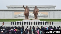 29일 평양 만수대 언덕에서 노동계급과 직맹원들의 궐기모임이 열렸다고, 북한 관영매체들이 전했다.