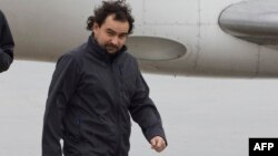 FILE - Spanish journalist Angel Sastre is seen against the backdrop of a plane at Torrejon military airport in Madrid, May 8, 2016. Along with fellow reporter Antonio Pampliega he was denied entry to Ukraine last week.