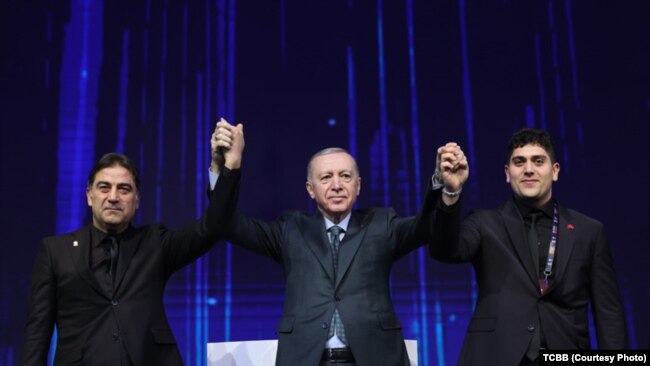 Konya Milletvekili Ünal Karaman da AK Parti'ye katıldı.