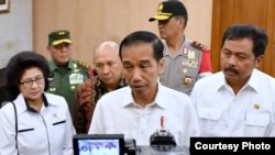 Presiden Jokowi di Bandara Internasional Hang Nadim Kota Batam Kepulauan Riau, Kamis 23 Maret 2017, mengutuk keras aksi teror di London, Inggris. (Foto: Biro Pers Kepresidenan).