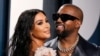 Kim Kardashian dan Kanye West menghadiri pesta Oscar Vanity Fair di Beverly Hills. (Foto: Reuters)