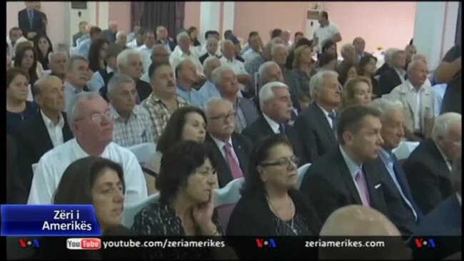 Nderohen 6 bijtë e Hotit për qendresën e tyre antikomuniste