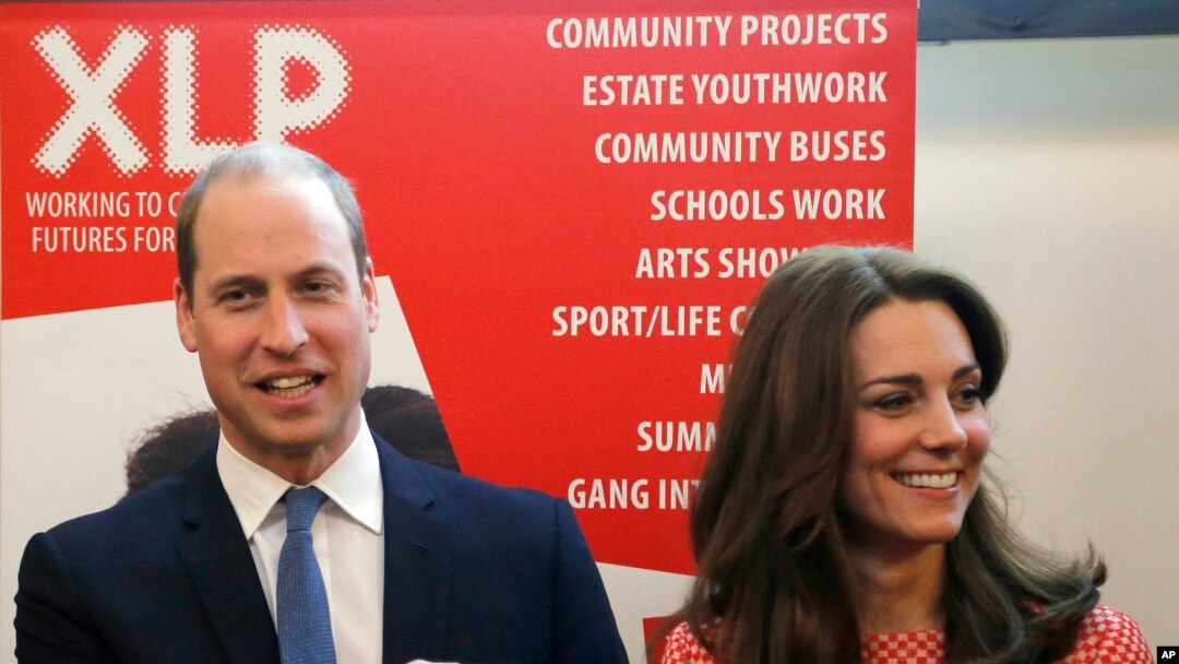 Pangeran William dari Inggris dan istrinya Kate dalam sebuah acara di London (11/3).