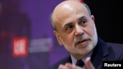 Thống đốc Ben Bernanke nói ngân hàng sẽ tiếp tục các chương trình kích thích kinh tế trong một thời gian nữa