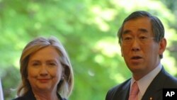 যুক্তরাষ্ট্রের পররাষ্ট্রমন্ত্রী হিলারি ক্লিন্টানের ও জাপানের পররাষ্ট্রমন্ত্রী তাকিয়াকি মাটসুমোটো
