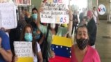 Duermen en el aeropuerto o debajo de un puente: la precaria situación de los venezolanos varados en España