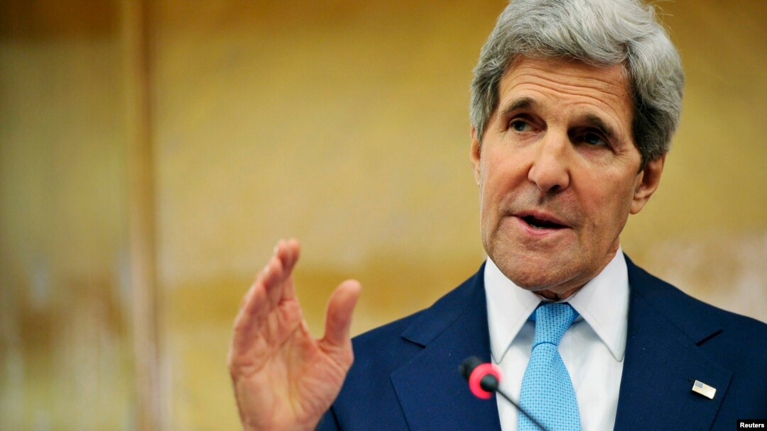 Menlu AS John Kerry memberikan penjelasan mengenai prospek pembicaraan Israel-Palestina di Amman, Yordania (17/7). 