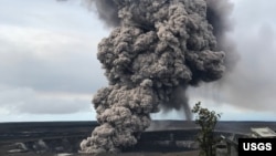 Volkaanoon ibidda lafa jalaa tokko'au. Ka amma kun Kīlauea jedhan.Footoo tana 5/9/18 at 8:29 kaasan. 