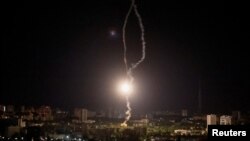Eksplozija rakete na nebu tokom ruskog raketnog napada na Kijev, Ukrajina, 16. maja 2023.