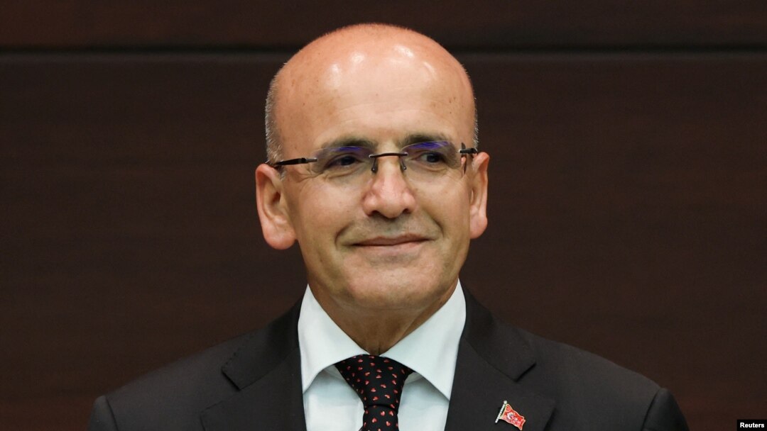 Hazine ve Maliye Bakanı Mehmet Şimşek “kademeli parasal sıkılaştırma” mesajı vermeye devam ediyor
