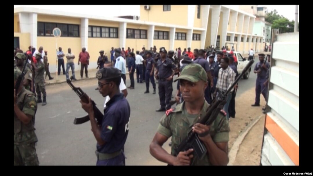Militares e policias nas ruas de São Tomé e Príncipe (Arquivo)