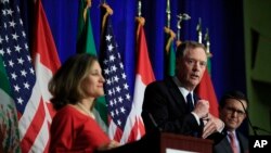 United States Trade Representative Robert Lighthizer, center, with Canadian Minister of Foreign Affairs Chrystia Freeland, left, and Mexico's Secretary of Economy Ildefonso Guajardo Villarrea speaks during the conclusion of the fourth round of negotiations for a new North American Free Trade Agreement (NAFTA) in Washington, Oct. 17, 2017.