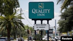 Un hotel Quality Inn anuncia apertura de empleos en Tampa, Florida, el 1 de junio de 2021.