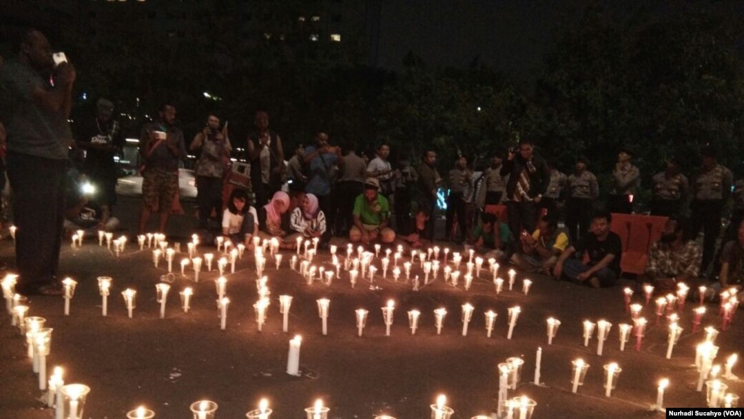 Aksi 1000 lilin untuk Deiyai berdarah yang digelar di Jakarta. (VOA/Nurhadi Sucahyo)