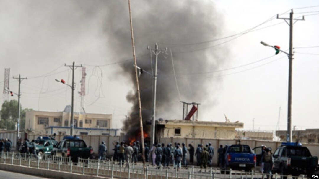 Serangan bom mobil di Lashkar Gah, provinsi Helmand hari Minggu (31/7).