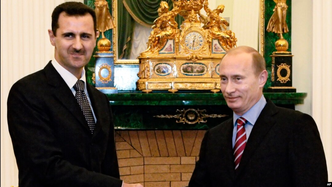Presiden Rusia Vladimir Putin dan Presiden Suriah Bashar al-Assad saat bertemu di Moskow akhir tahun 2006 (foto: dok). Presiden Assad telah memulihkan perjanjian persahabatan tahun 1980 antara Suriah dan Rusia.
