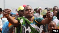 一名愛國陣線黨成員倫古的支持者