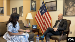 Tashkent, Uzbekistan: US Ambassador to Uzbekistan Jonathan Henick talking with VOA's Navbahor Imamova