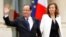 Tổng thống Pháp và bà Valerie Trierweiler rời Ðiện Elysee