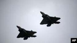  F-22 전투기 비행 모습 (AP)