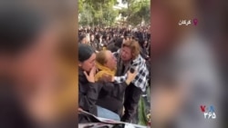 لحظه ملاقات دو مادر داغدار بر مزار فرزندان‌شان
