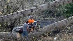 Fuertes tormentas en EEUU azotan las costas oeste y este que podrían extenderse durante el fin de semana
