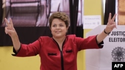 Ứng cử viên tổng thống, Dilma Rousseff, thuộc Đảng Công nhân tại Porto Alegre, Brazil, Chủ nhật, 31/10/2010