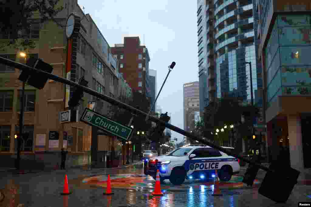 A view shows a fallen traffic light near a police car, after Hurricane Milton made landfall in Florida, in Orlando, Oct. 10, 2024.&nbsp;