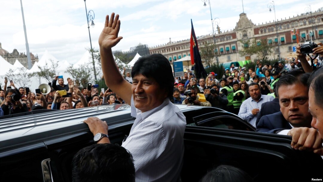 El expresidente de Bolivia, Evo Morales, que recibió asilo en México, recibe la distinción de 'Invitado distinguido' por el ayuntamiento de la Ciudad de México, capital de la nación.