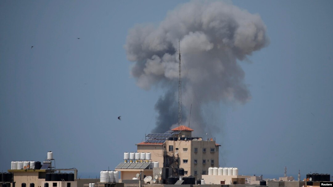 Pesawat Israel melakukan serangan udara terhadap Gaza untuk membalas serangan roket yang diduga dilakukan oleh Hamas (29/5).