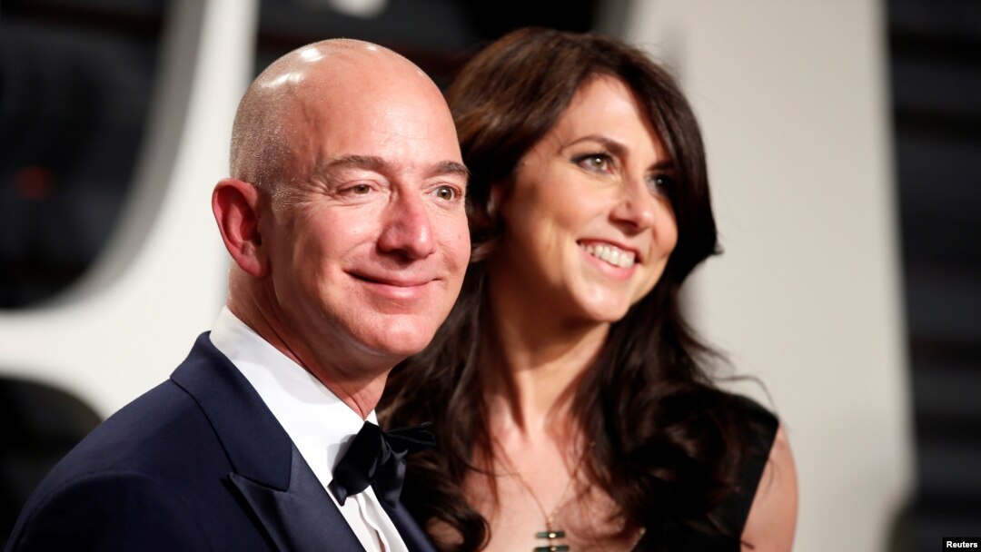 MacKenzie Bezos también renunciará a todos sus intereses en el periódico Washington Post y en la compañía de cohetes Blue Origin.
