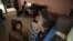 Suasana di sebuah kafe game di Kabul, Afghanistan, 2 Maret 2014. (REUTERS/Morteza Nikoubaz)