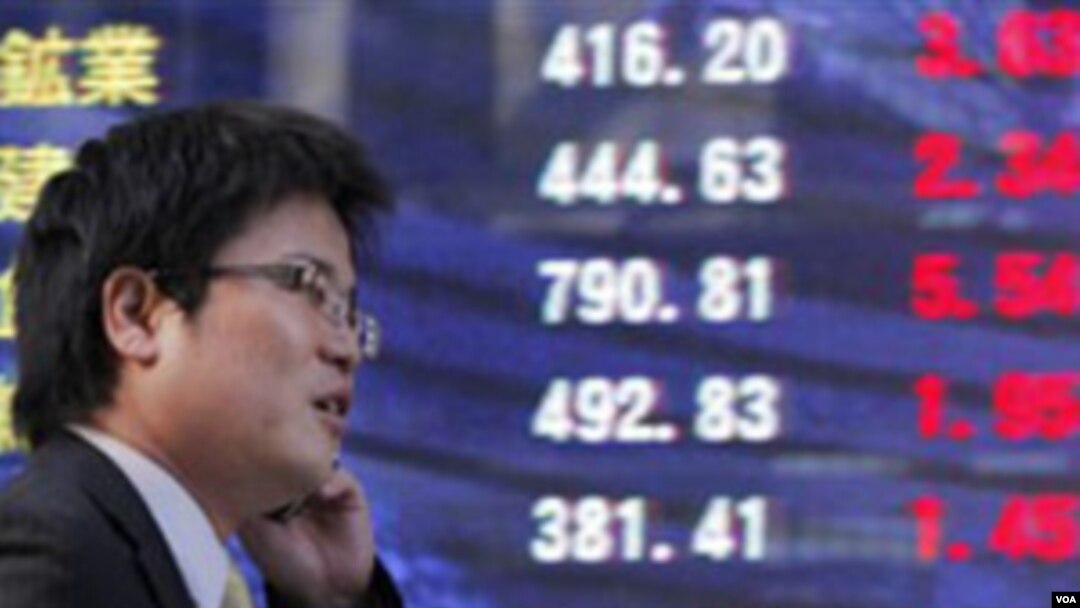 Indeks Nikkei Tokyo kembali turun, Selasa, pada hari kedua perdagangan setelah bencana gempa dan tsunami melanda Jepang.