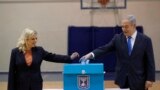بنیامین نتانیاهو به همراه همسرش در انتخابات امروز اسرائیل شرکت کرد. او که رکورد طولانی&zwnj;ترین نخست وزیر این کشور را دارد، امیدوار است که بعد از دو انتخابات سالجاری، اینبار پیروز شود و دولت تشکیل دهد.