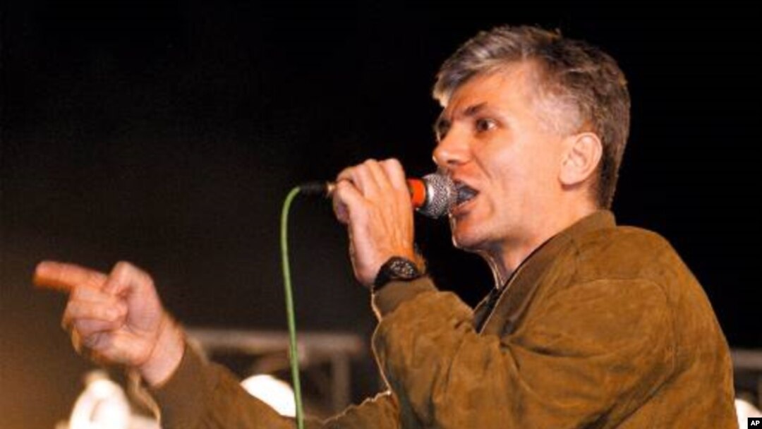Zoran Dinđić na mitingu opozicije u Beogradu 1. oktobra 1999. godine
