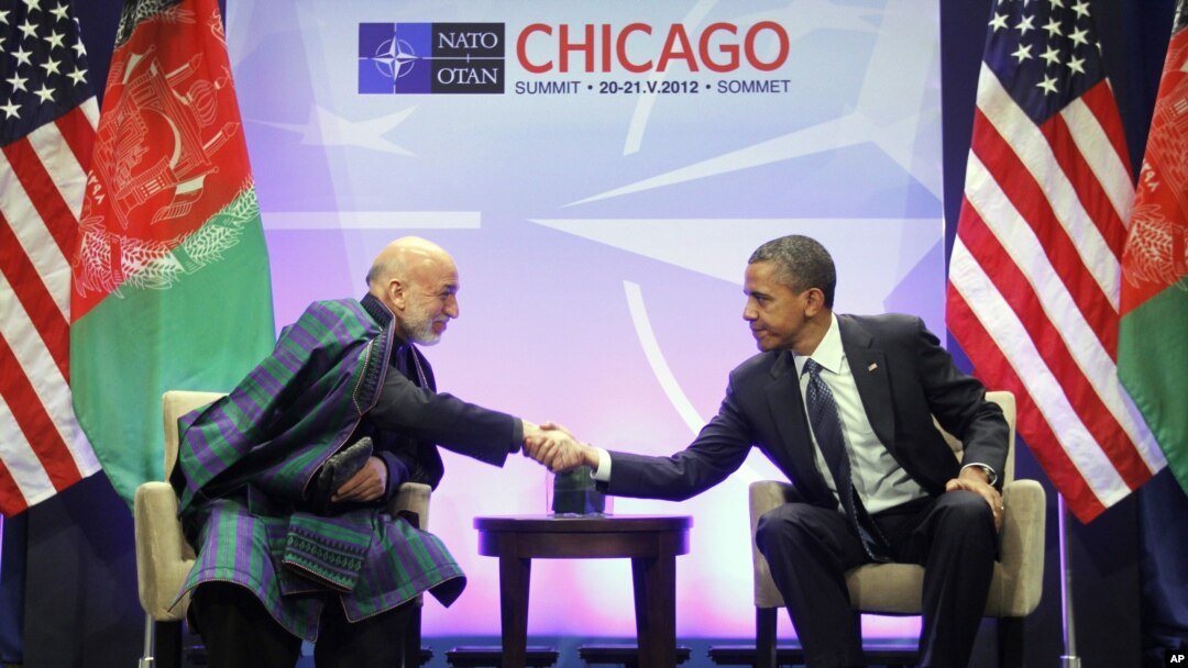Presiden Barack Obama dan Presiden Afghanistan Hamid Karzai mengadakan pembicaraan di sela-sela KTT NATO di Chicago (20/5).
