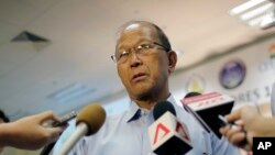 دێڵفین لۆرینزانا، وەزیری بەرگری فلپـین