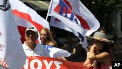 Civil servants continues a second day of work stoppages and held a protest rally in central Athens, Greece, Aug. 2, 2013. 