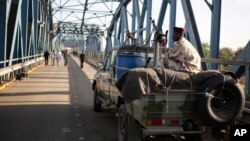 Rapid support forces guard the entrance of the military headquarters during a sit-in protest outside in Khartoum, Sudan, April 20, 2019. 