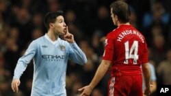 Manchester City's Samir Nasri (L) gestures to Liverpool's Jordan Henderson during their English League Cup semi-final, first leg soccer match at the Etihad Stadium in Manchester, northern England, January 11, 2012.