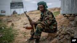 ARCHIVES - un combattant loyal au Front de libération du peuple du Tigré (TPLF), le 7 mai 2021. 