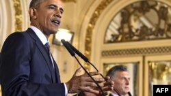 美国总统奥巴马(左)与阿根廷支持市场化的的新任总统毛里西奥·马克里会面